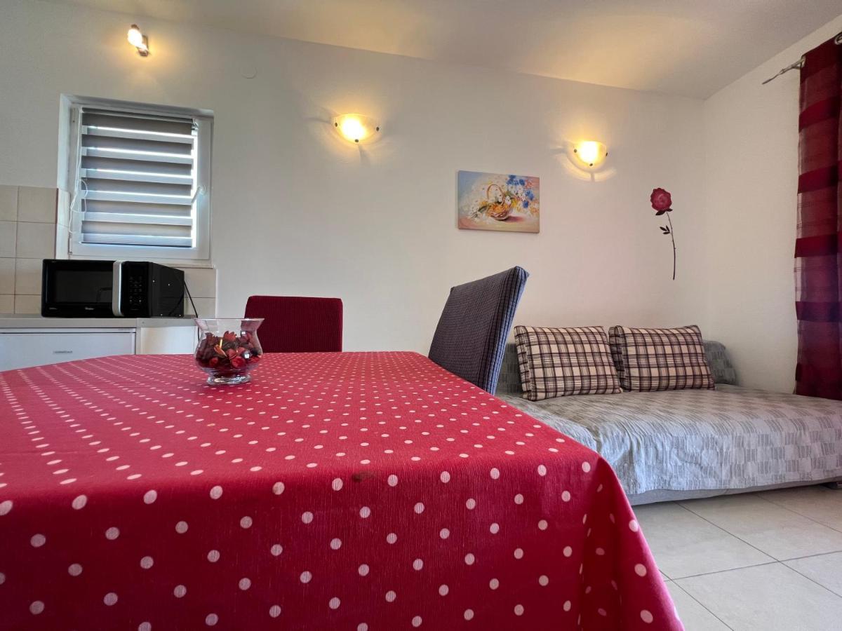 Apartmani Roje Sveti Filip I Jakov Exterior foto
